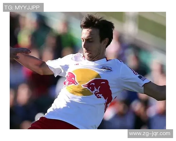 足球明星的饮料选择揭秘：他们如何通过饮品提升竞技状态与恢复能力